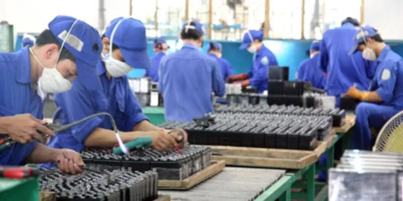 Công nhân và thợ cơ khí