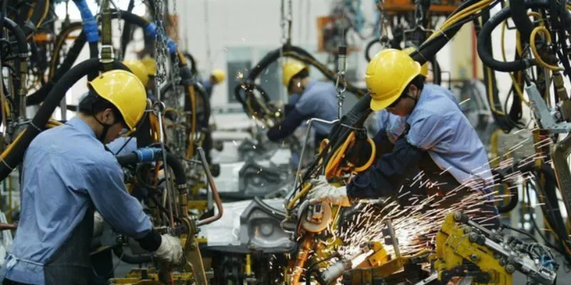 Công nhân và thợ cơ khí