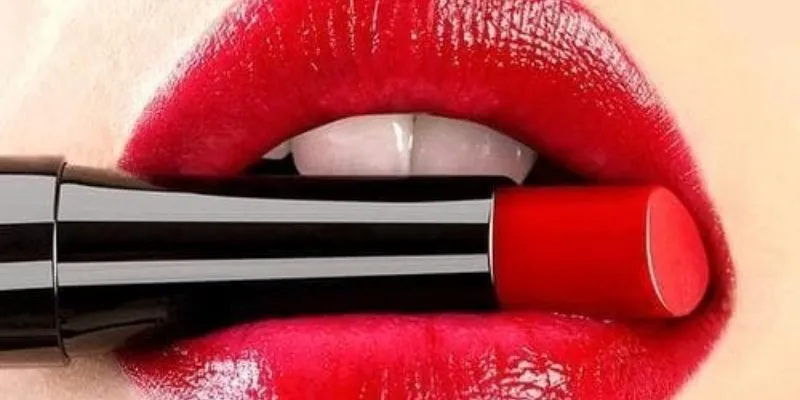 Son môi chứa độc tố